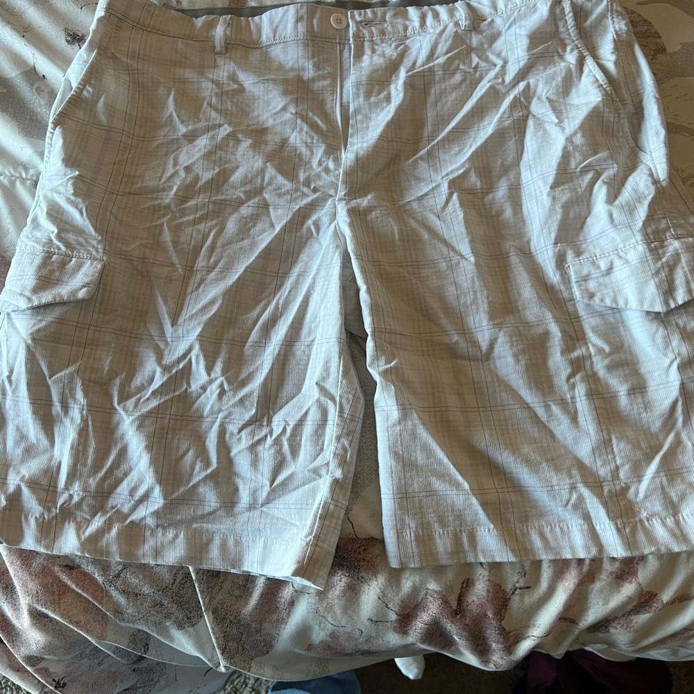 Men’s Greg Norman shorts